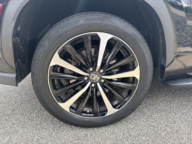 Used 2021 Midnight Black Metallic Toyota XSE image 9