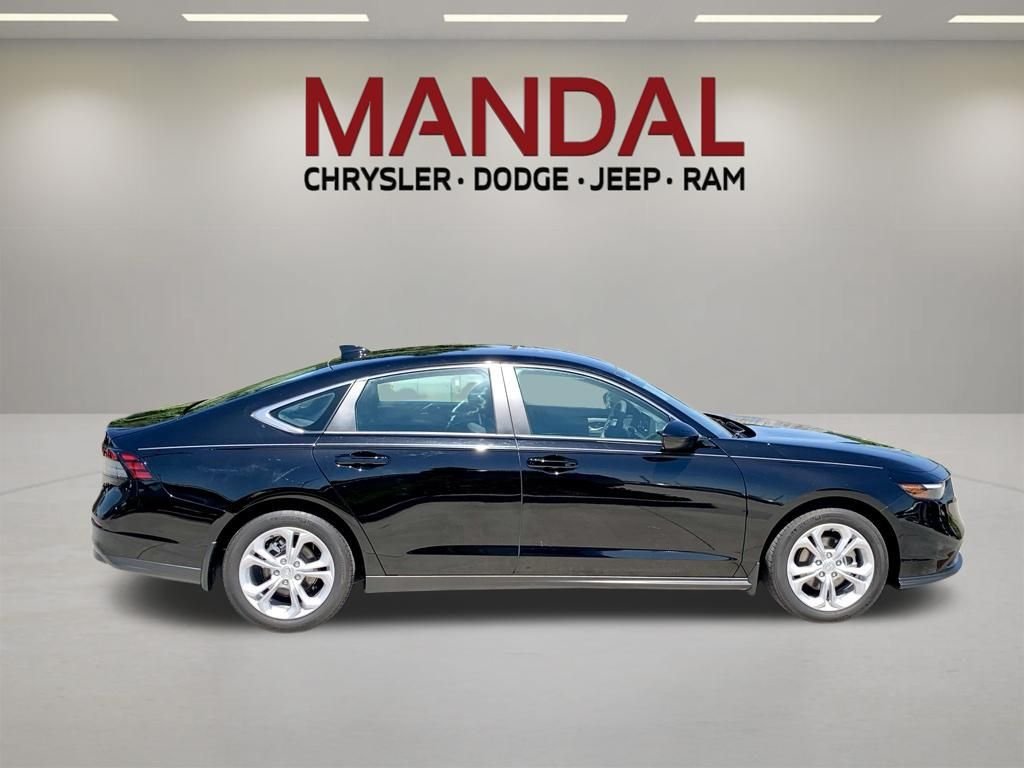Used 2025 Black Honda LX image 5