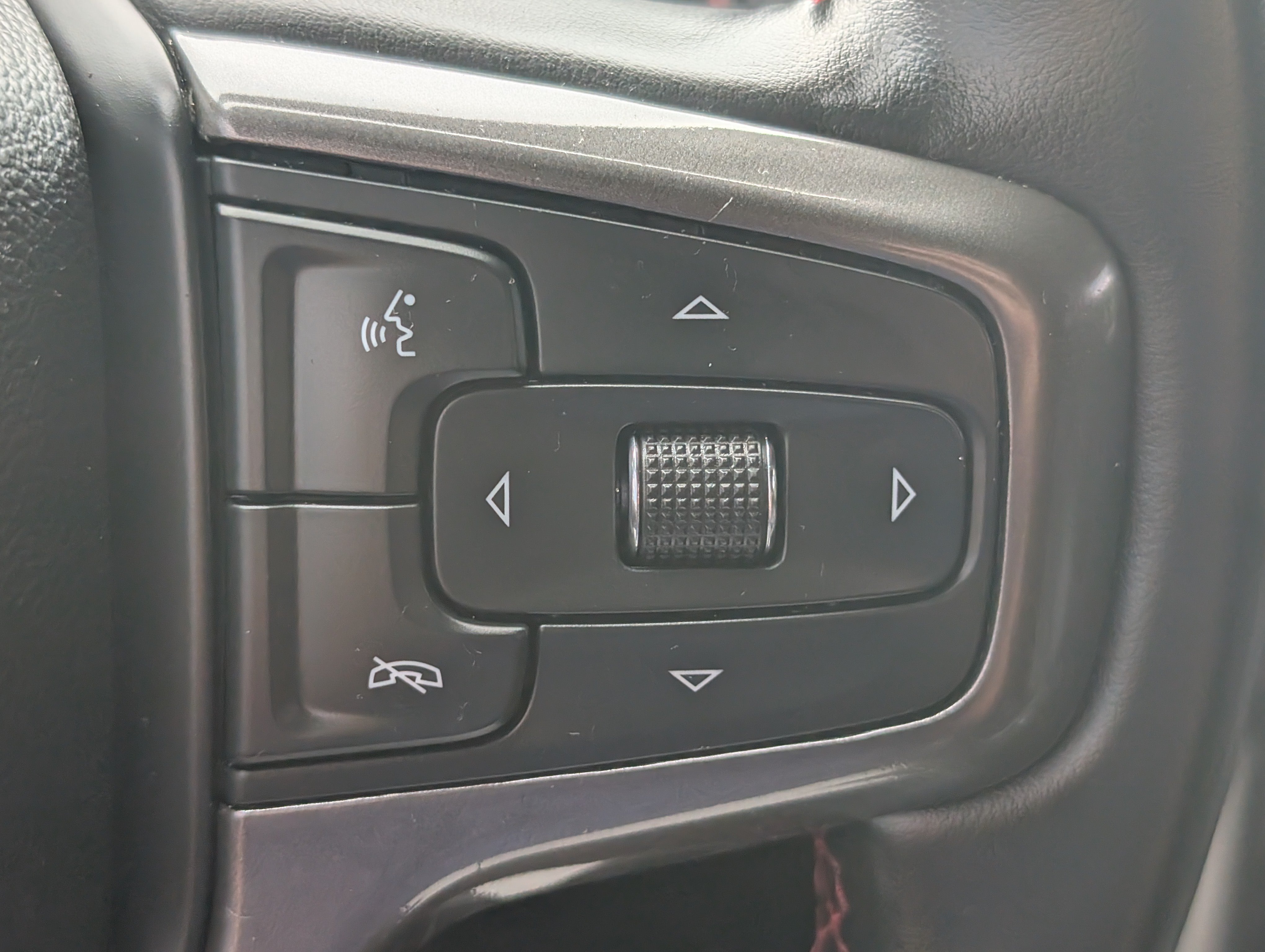 Used 2023 Iridescent Pearl Tricoat Chevrolet RST image 17