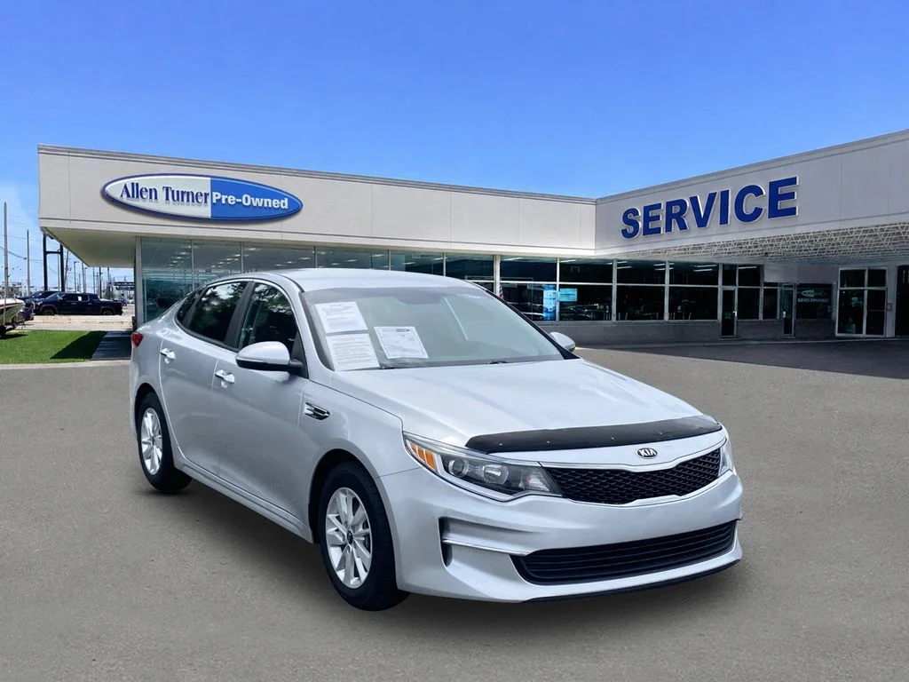 Used 2017 Sparkling Silver Kia LX image 2