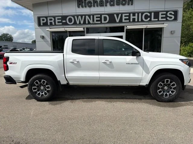 2023 Chevrolet Colorado Z71 - Photo 2