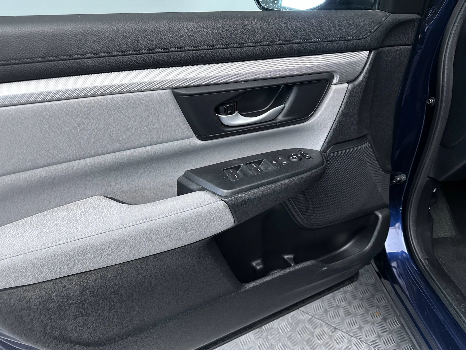 Used 2018 Obsidian Blue Pearl Honda LX image 15