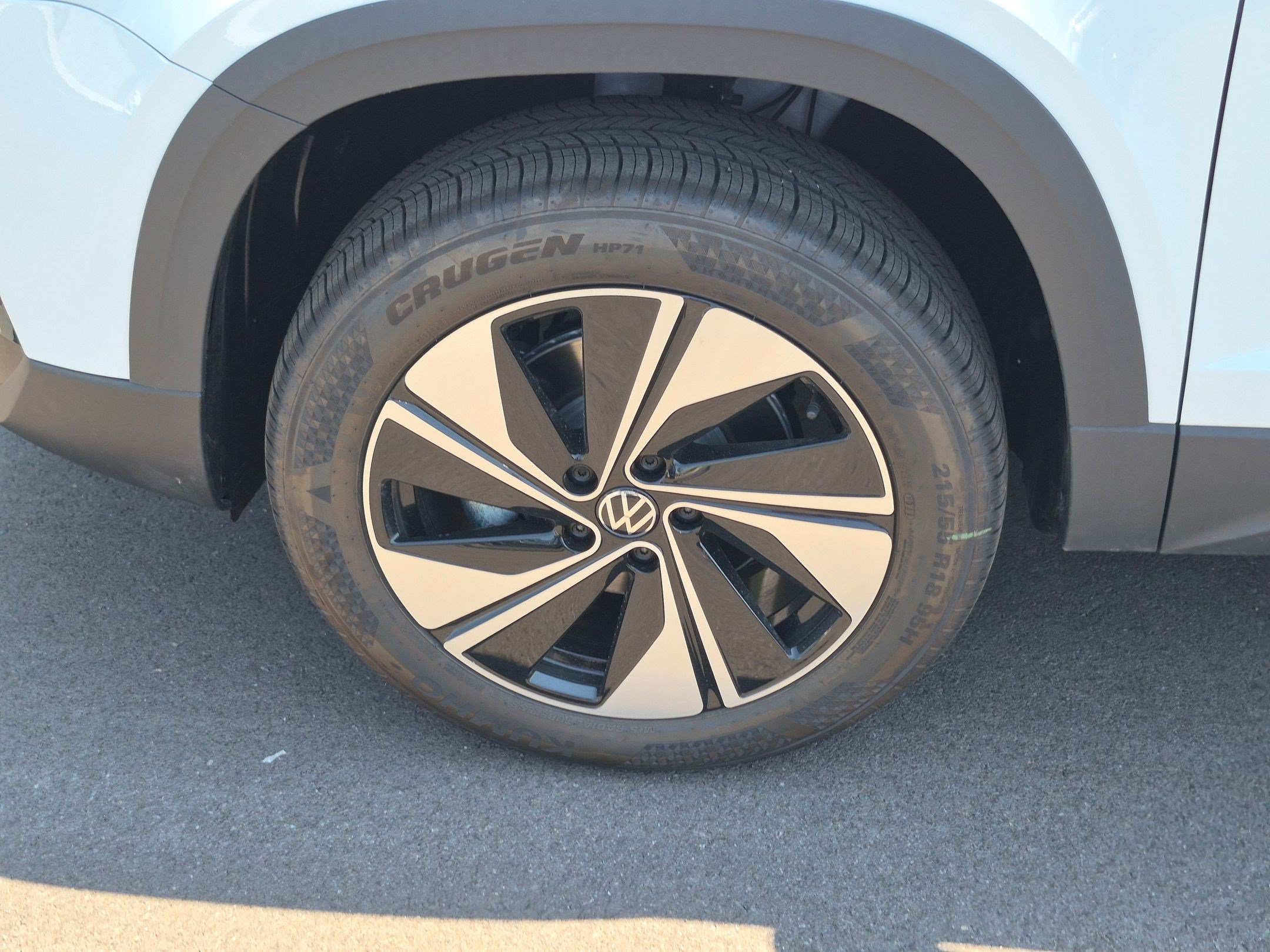 New 2026 Pure White Volkswagen SE image 15