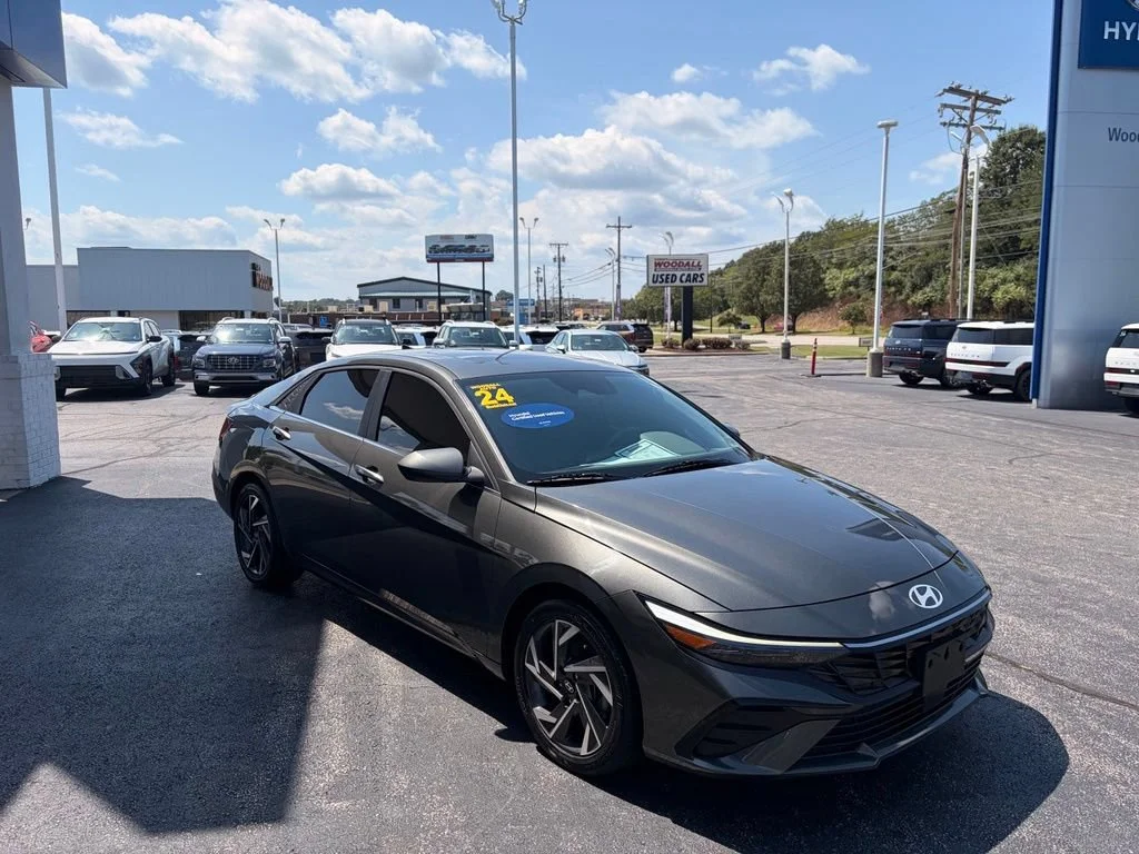 Used 2024 Amazon Gray Hyundai SEL image 3