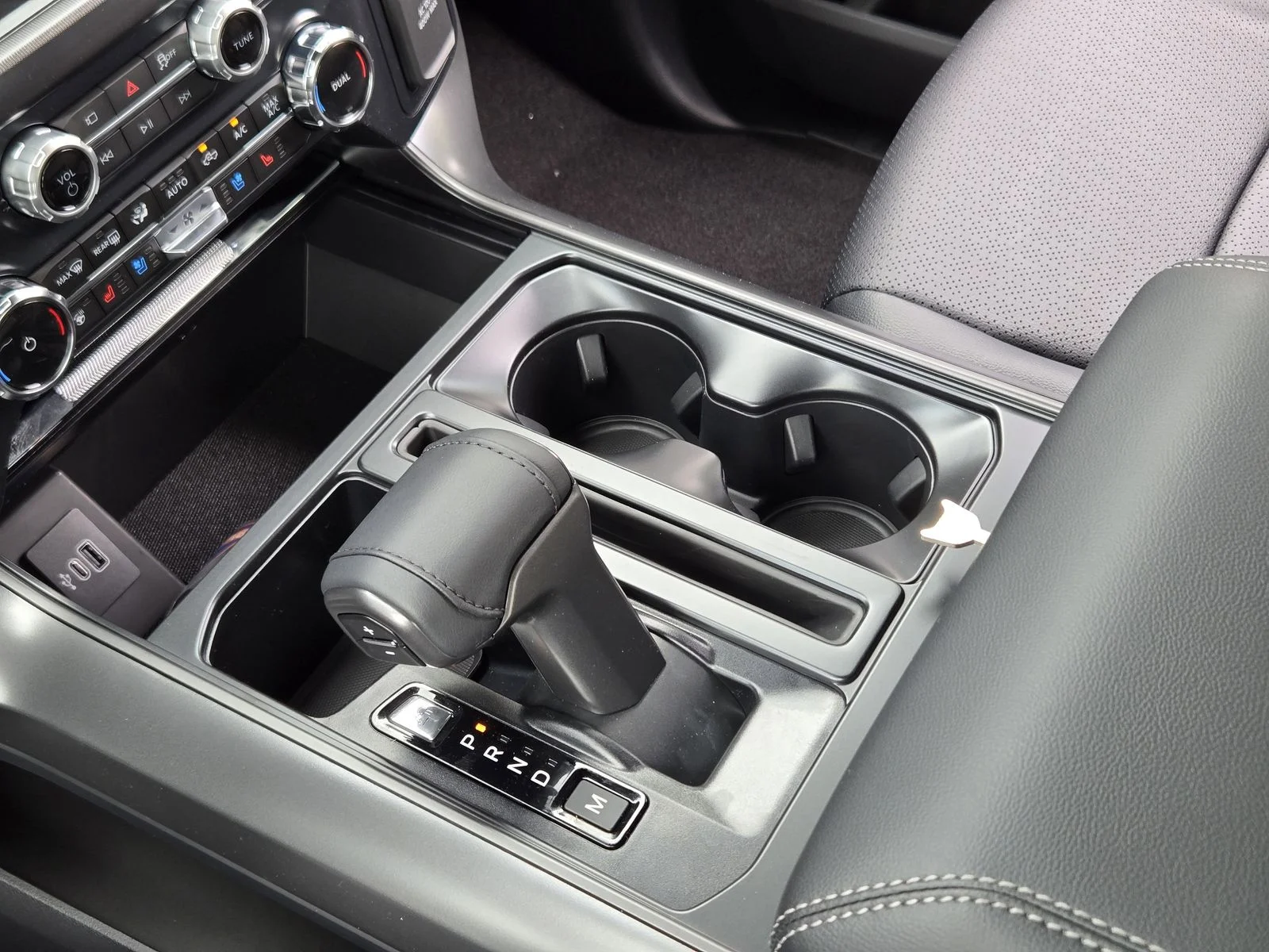 New 2026 Oxford White Ford Lariat® image 14