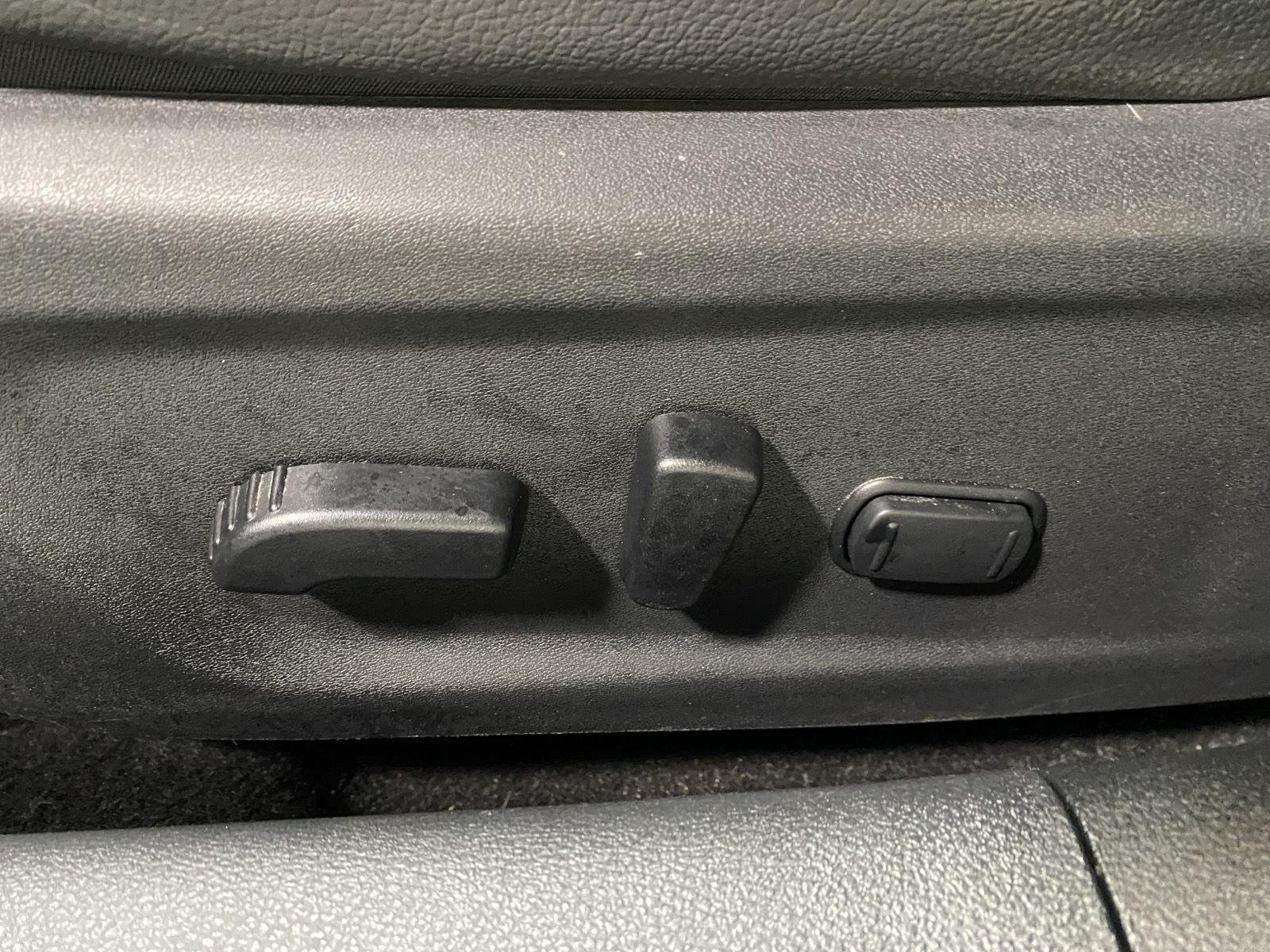 Used 2019 Super Black Nissan 2.5 SL image 18