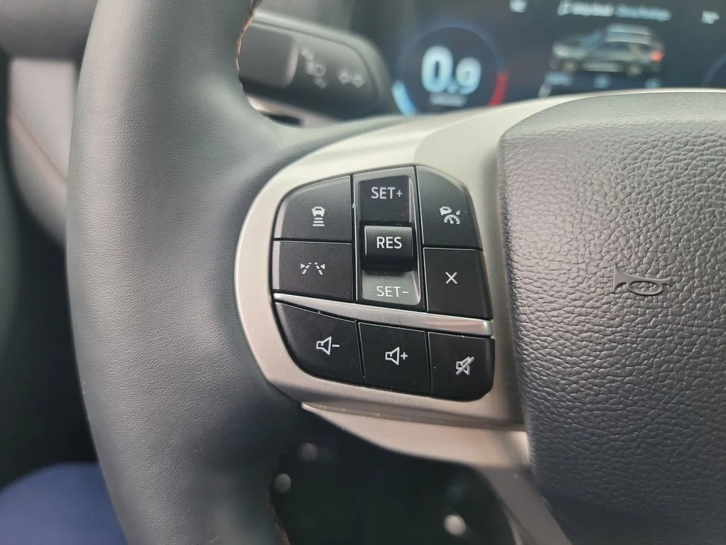 Used 2025 Gray Ford Active image 9