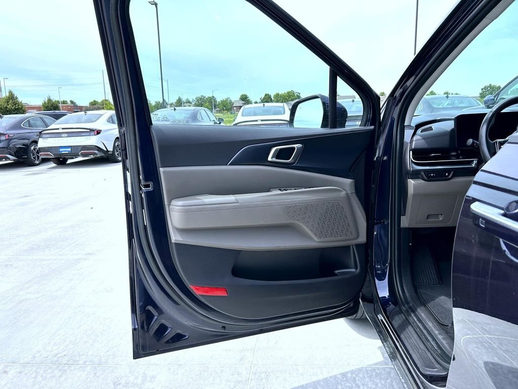 Used 2025 Blue Kia LXS image 10