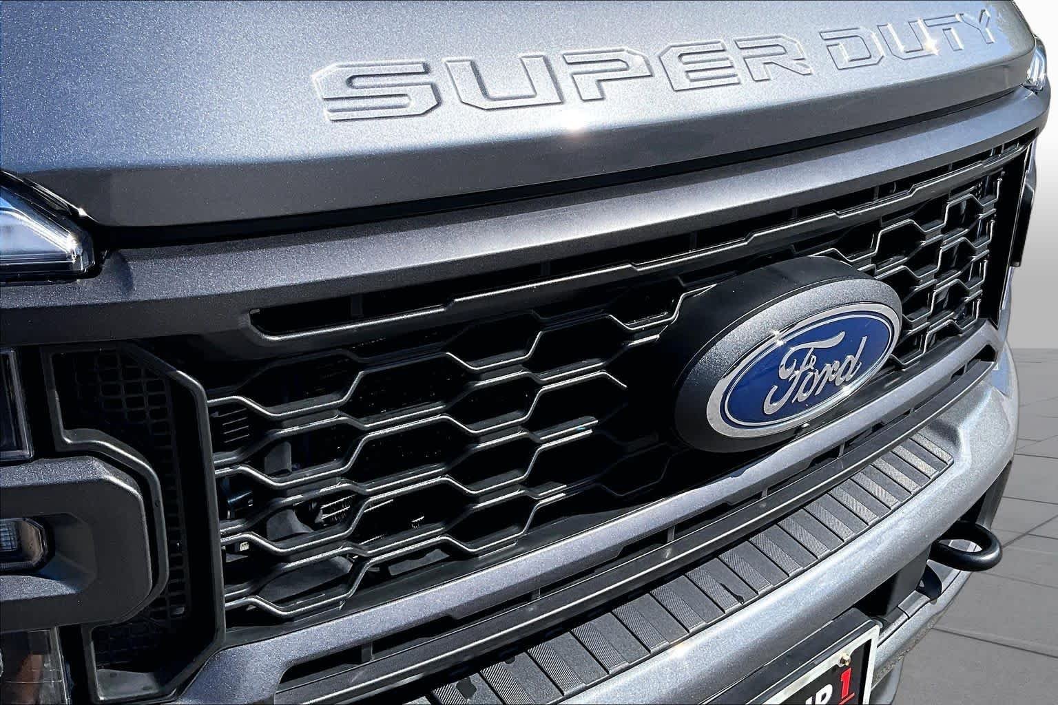 Used 2025 Carbonized Gray Ford XL image 31