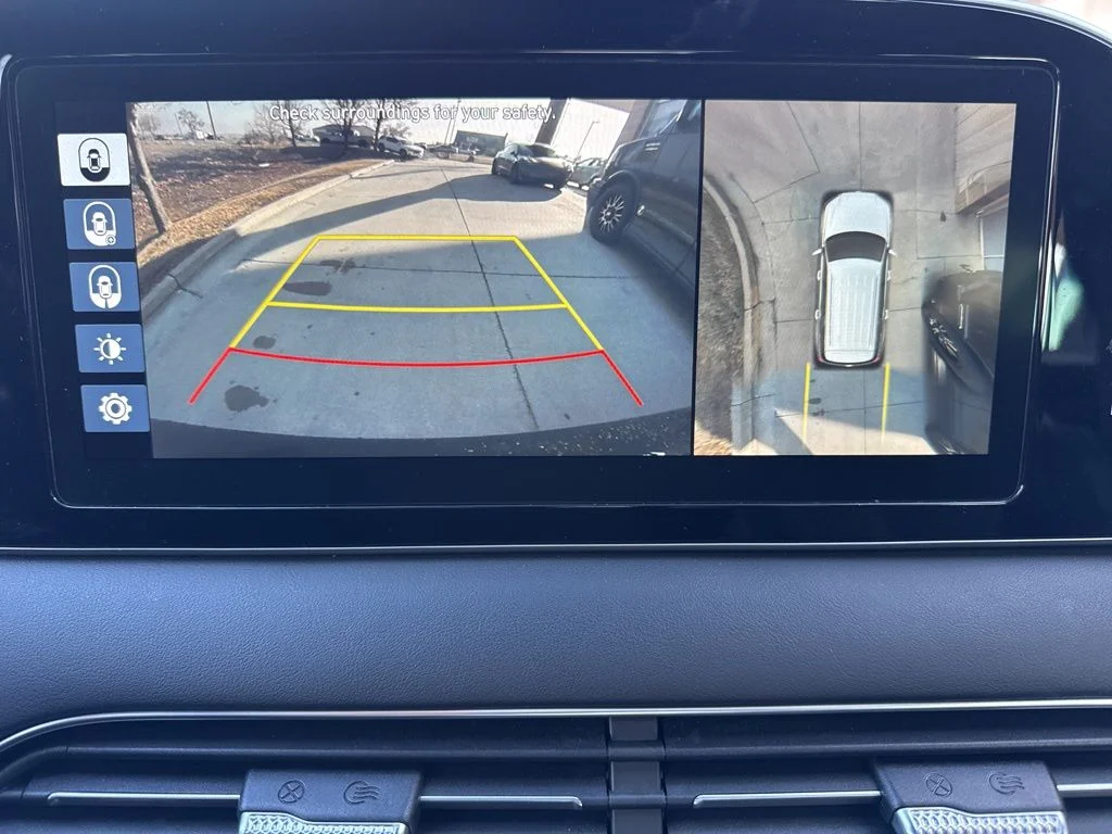 Used 2020 Black Hyundai Limited image 18