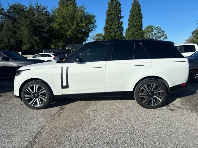 Used 2023  Land Rover SE image 8