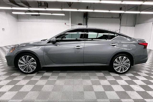Used 2024 Gun Metallic Nissan Platinum image 14