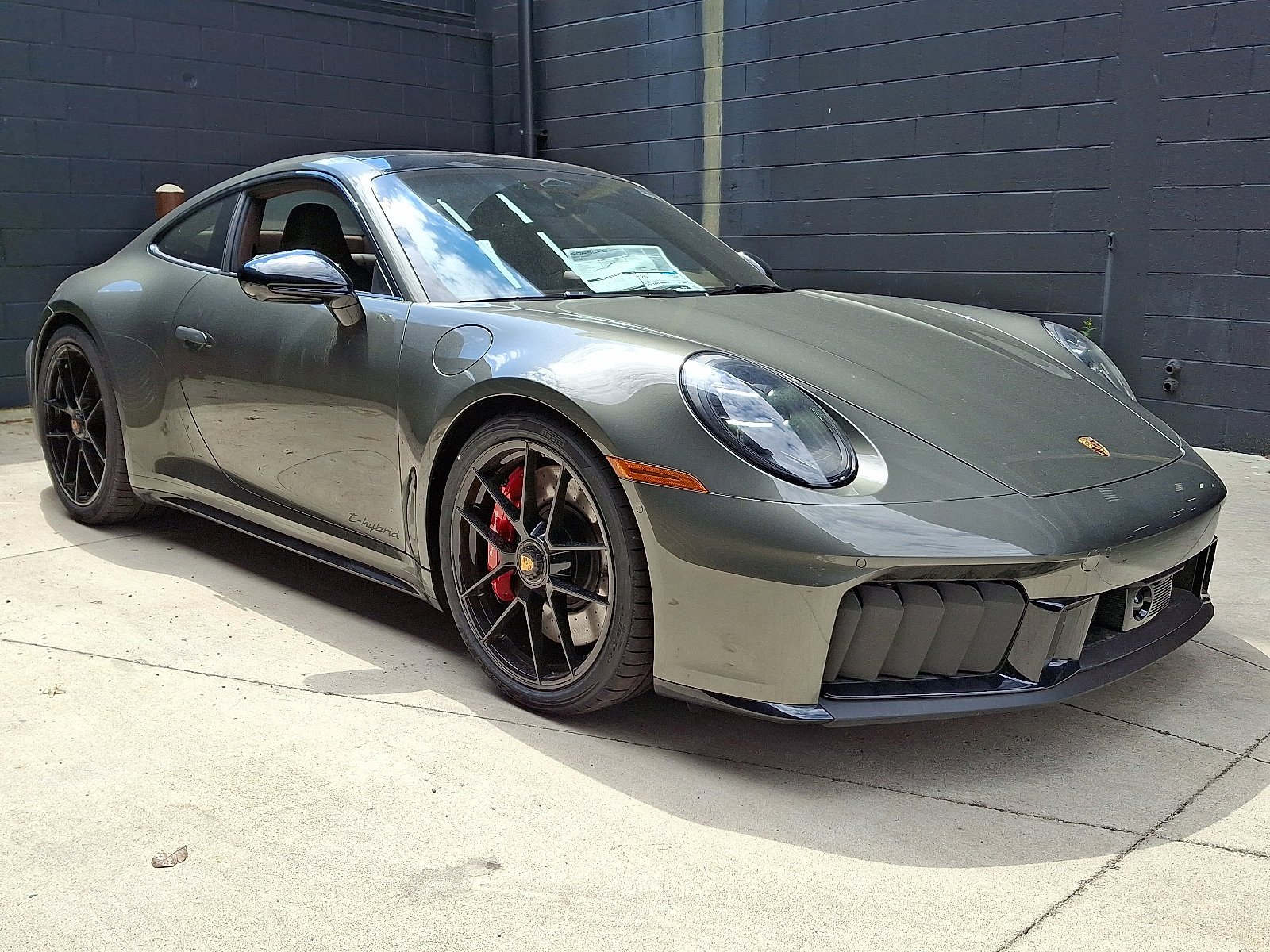 New 2026 Aventurine Green Metallic Porsche Carrera GTS image 9