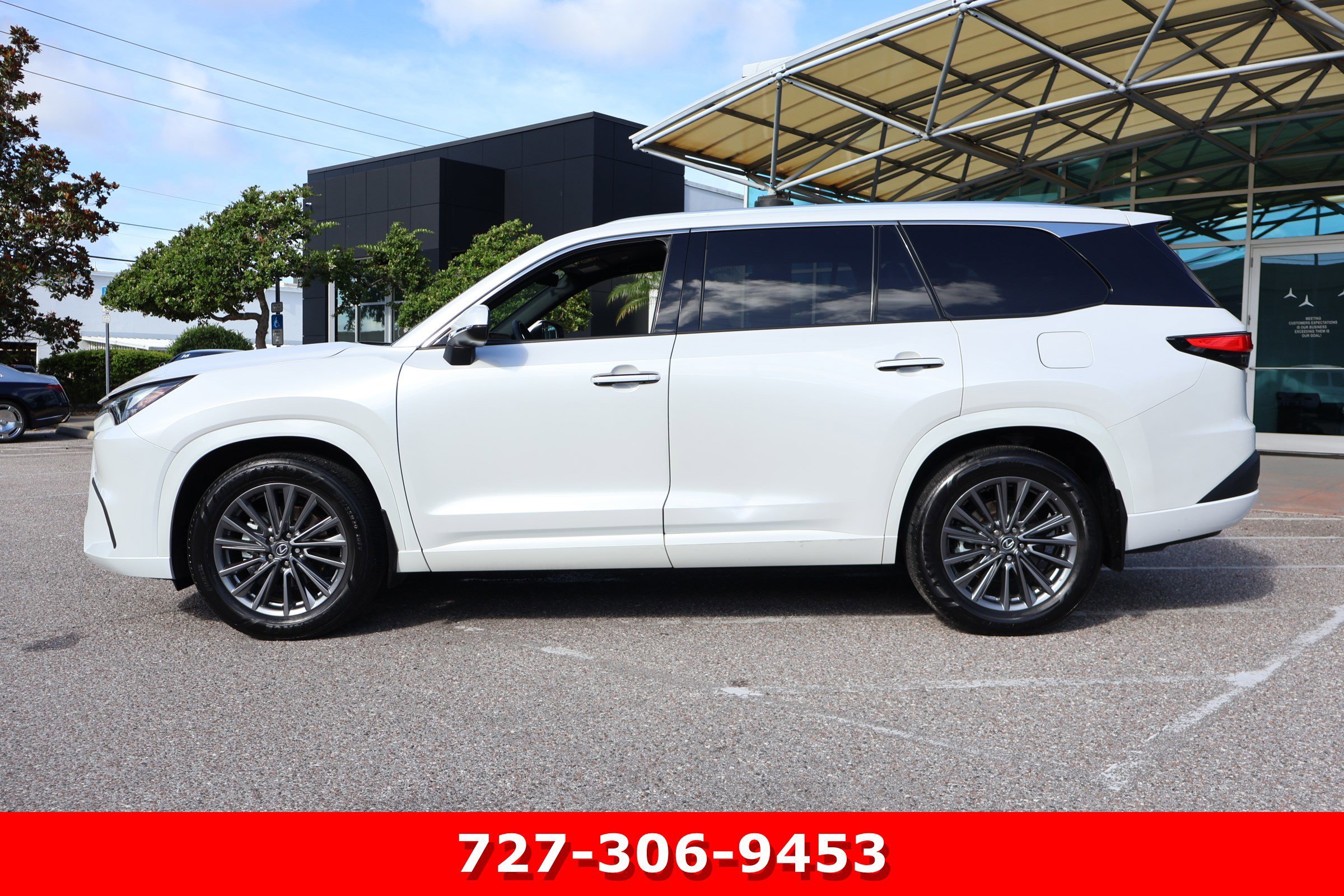 Used 2024 Wind Chill Pearl Lexus  image 5
