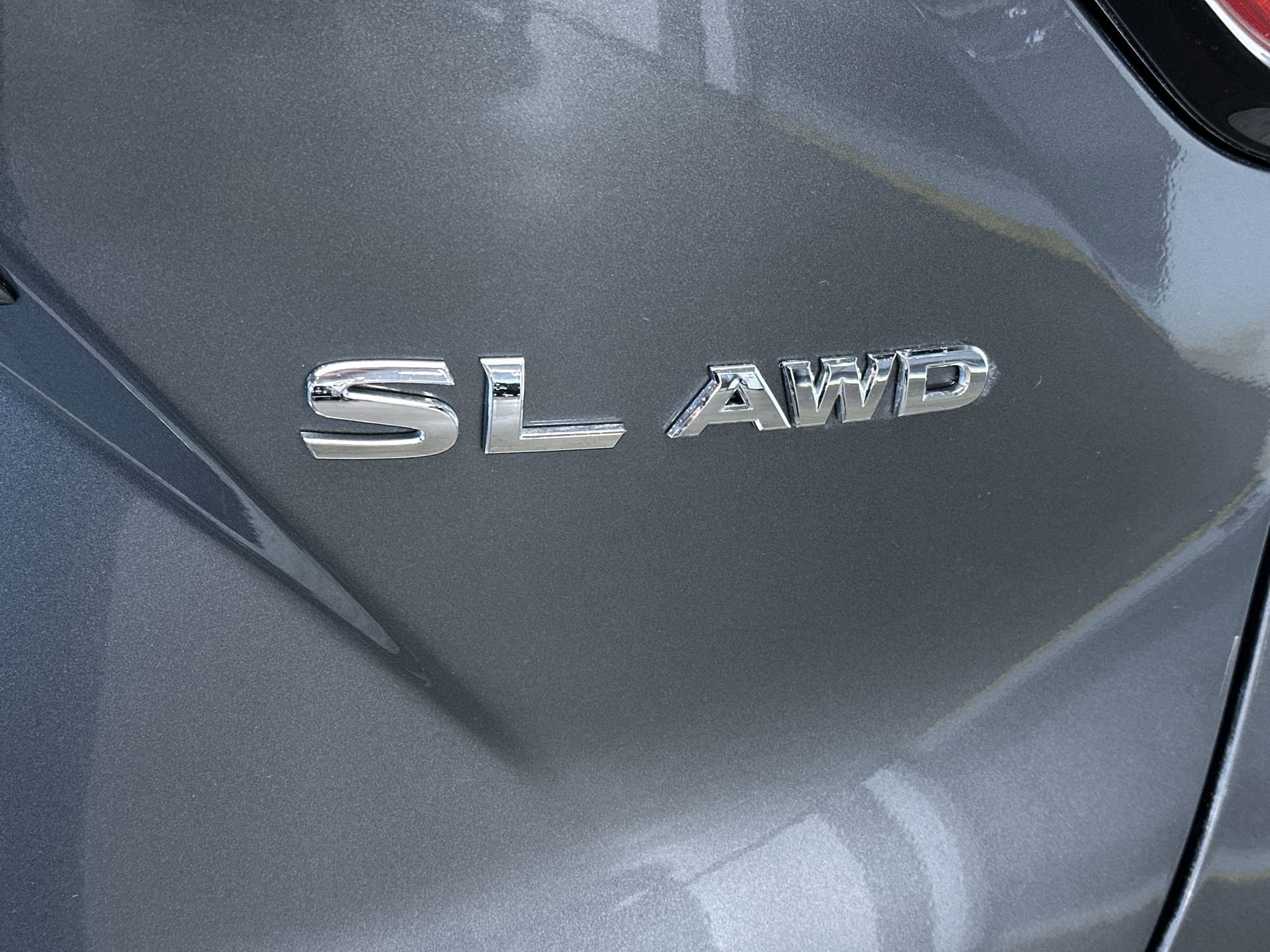 Used 2018 Gun Metallic Nissan SL image 24