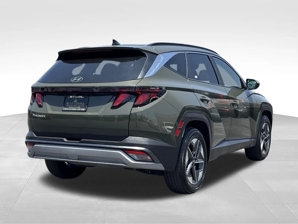 Used 2025 Green Hyundai SEL image 10