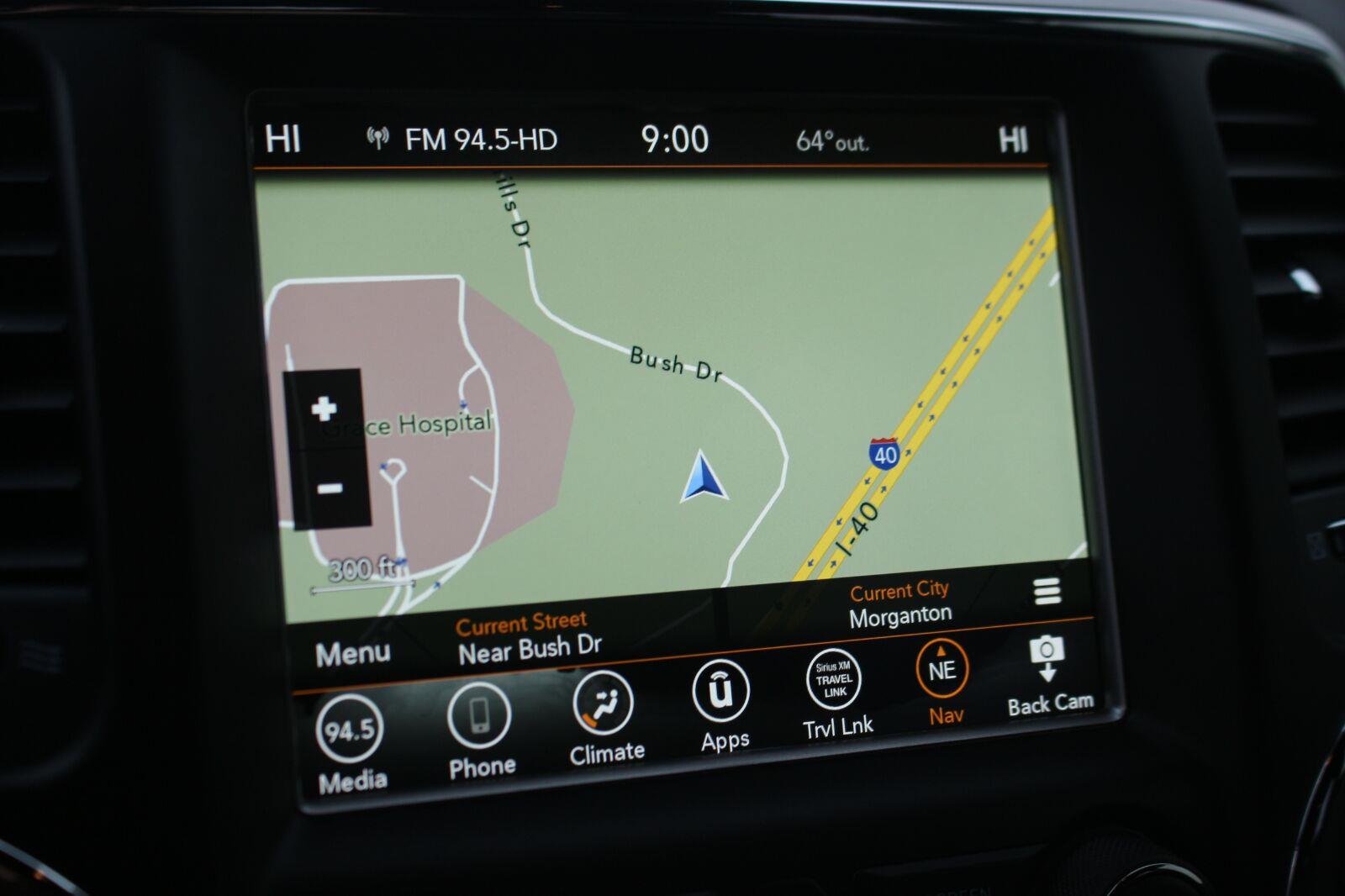 Used 2018  Jeep Laredo E image 26