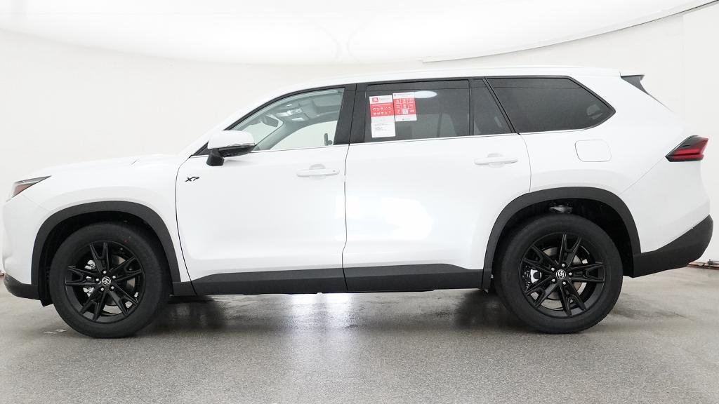 Certified Used 2026 WIND CHILL PEARL Toyota  image 32