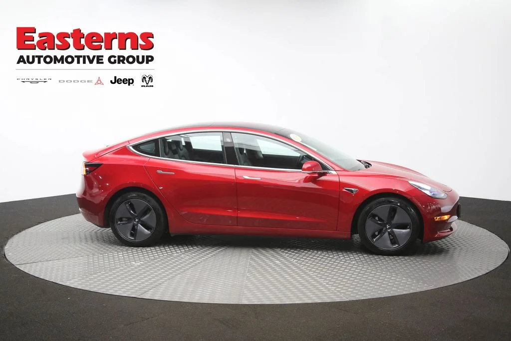 Used 2018 Red Tesla Long Range image 40