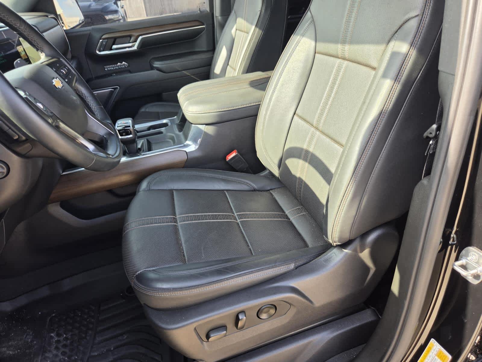 Used 2024 Black Chevrolet High Country image 15