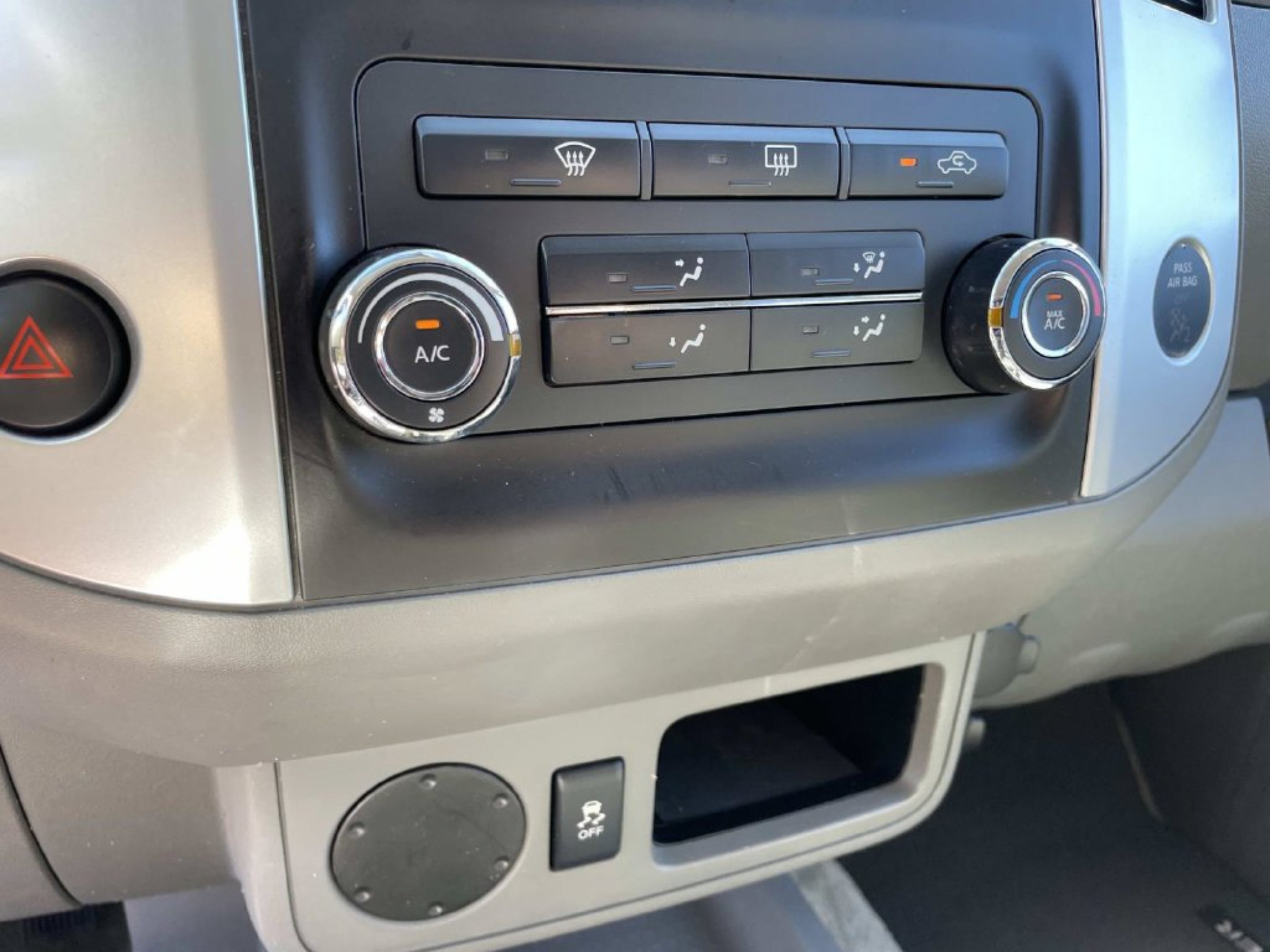 Used 2013 White Nissan SV image 24