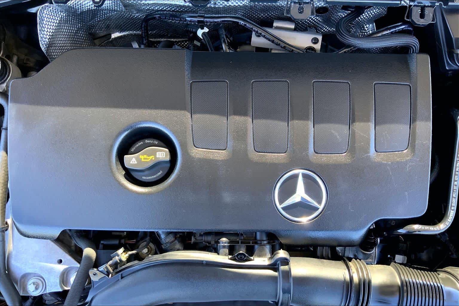 Used 2023 Mountain Grey Metallic Mercedes-Benz GLB 250 image 32