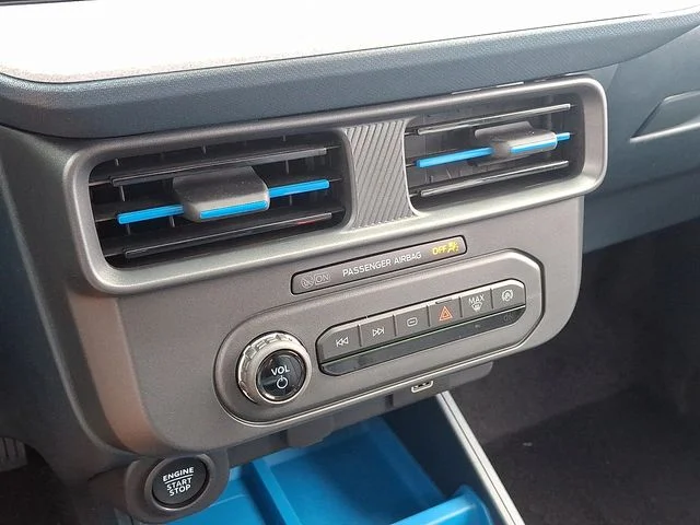 2025 Ford Maverick XLT - Photo 11