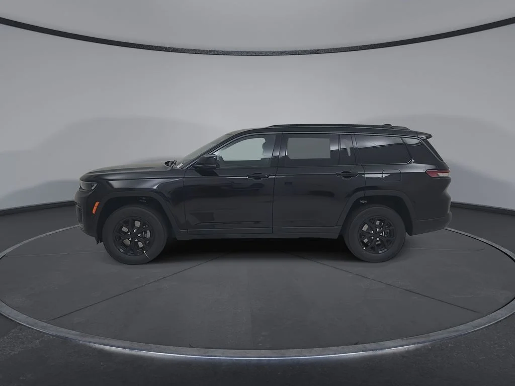 New 2026 Diamond Black Crystal Pearlcoat Jeep Altitude image 9