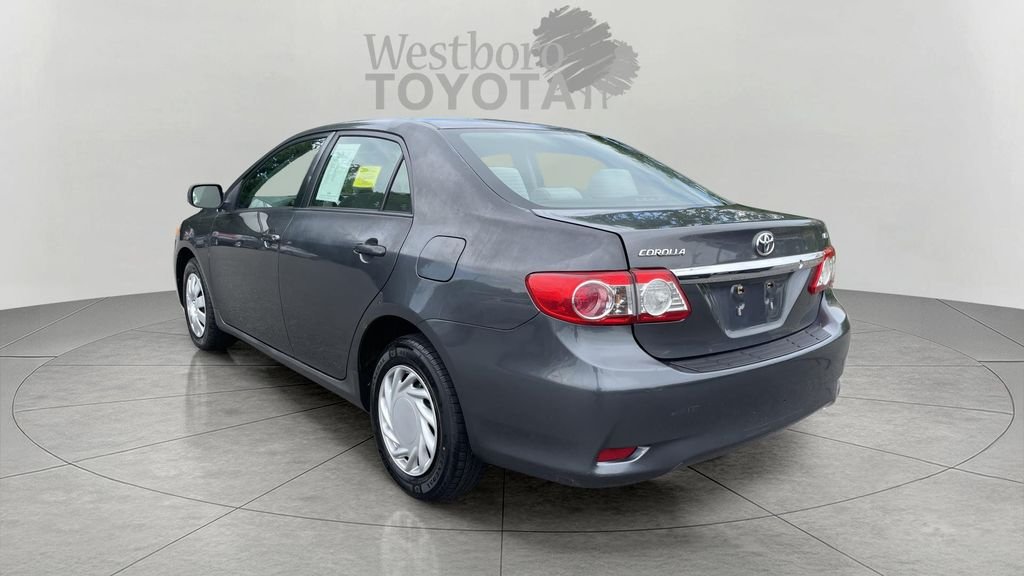 Used 2011 Gray Toyota LE image 5