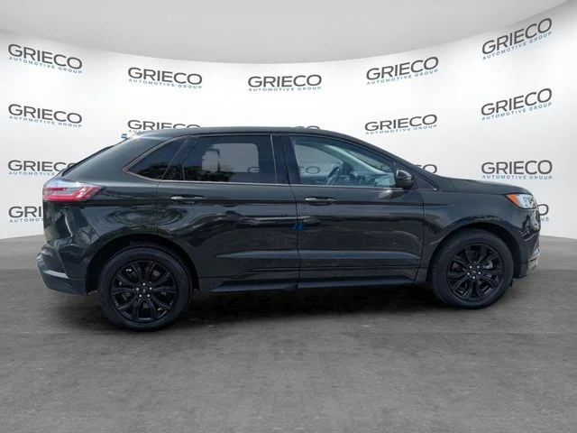 Used 2022 Forged Green Metallic Ford SE image 39