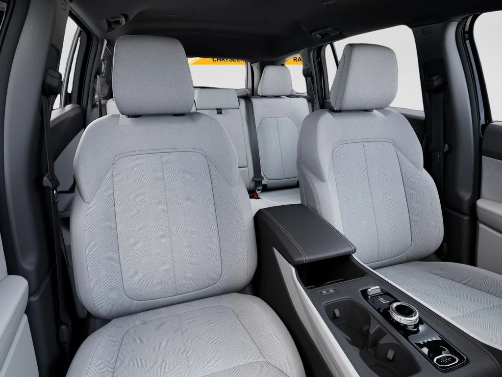 New 2026 Diamond Black Crystal Pearl-Coat Exterior Paint Jeep Laredo image 16