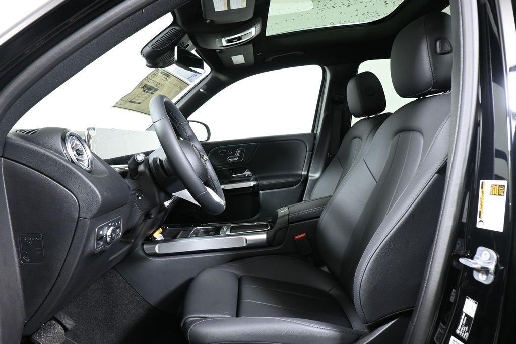 Used 2026 Night Black Mercedes-Benz GLB 250 image 3