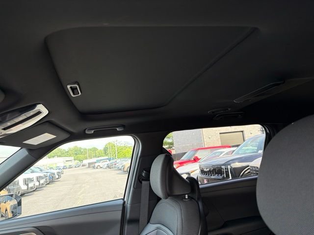 New 2027 Glacial White Pearl Kia S image 16
