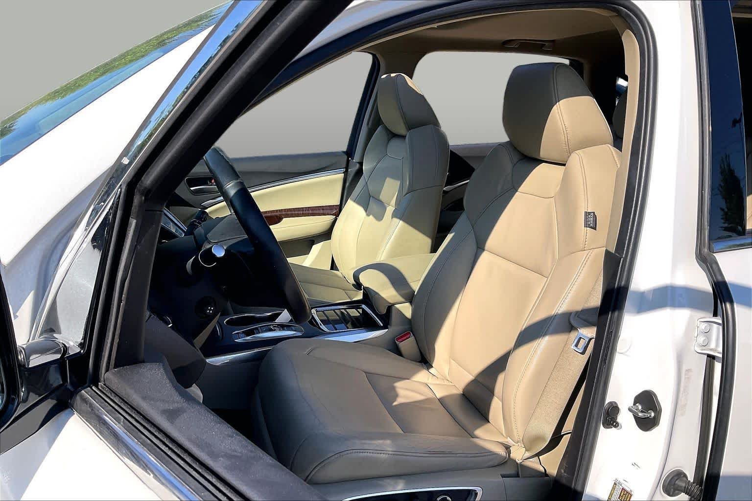 Used 2020 Platinum White Pearl Acura  image 8