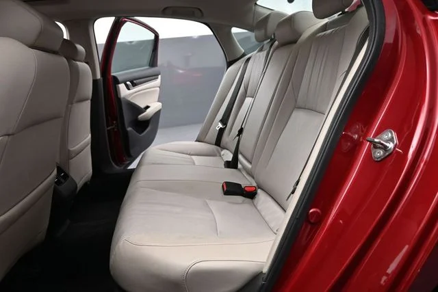 Used 2018 Red Honda EX-L 2.0T image 16
