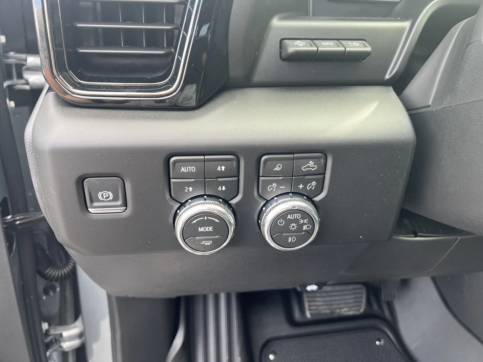2026 GMC Sierra 1500 AT4X - Photo 18