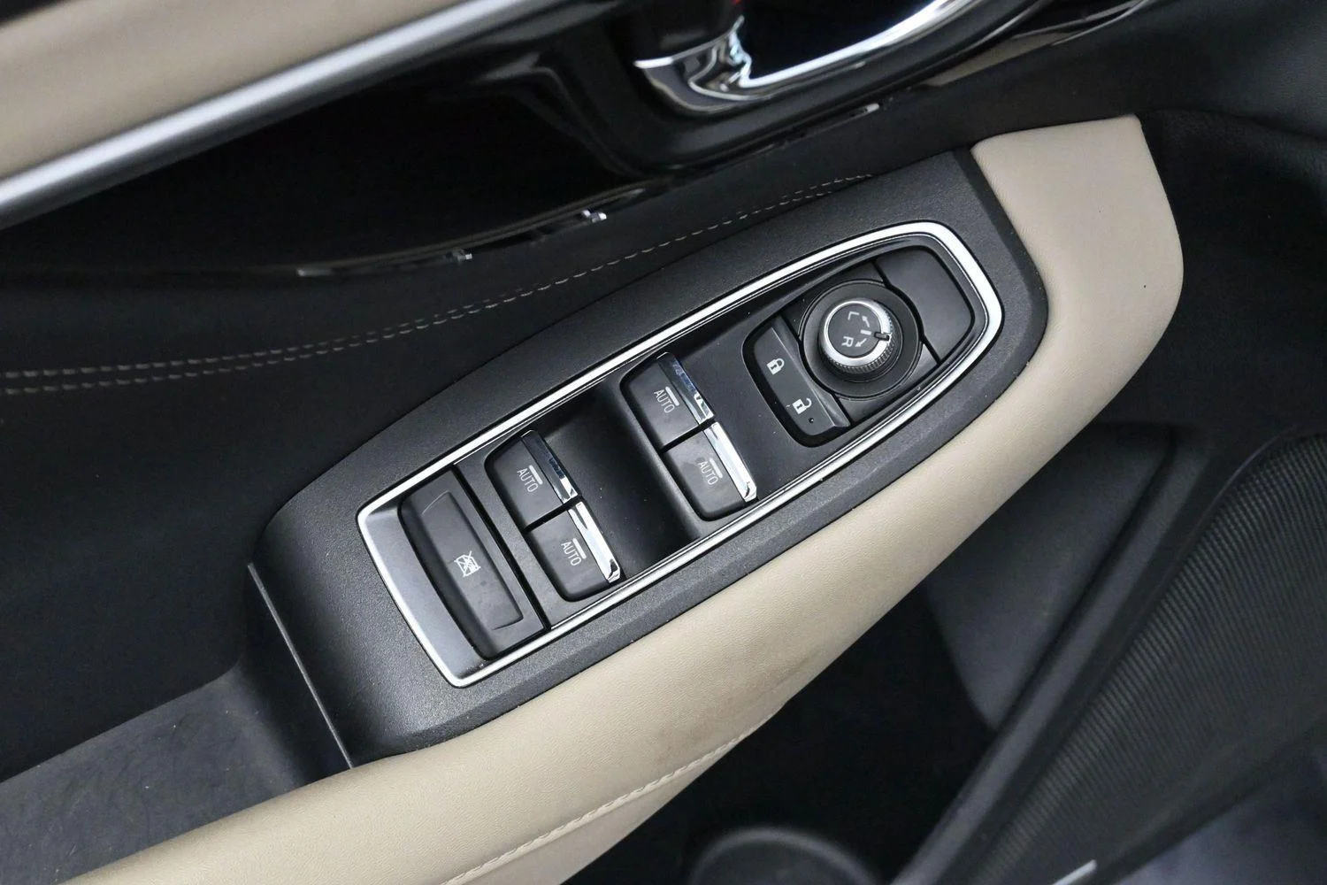 Used 2022 Crystal White Pearl Subaru Limited image 10
