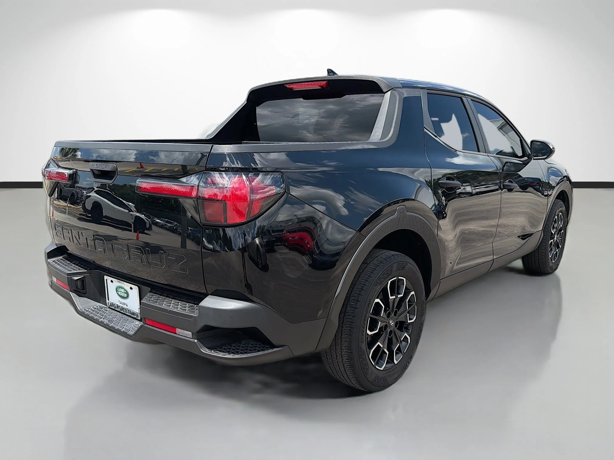 Used 2022 Phantom Black Hyundai SEL image 5