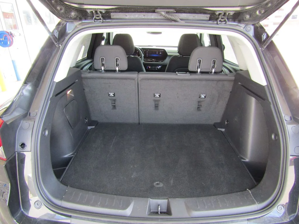 Used 2025 Black Chevrolet LT image 27