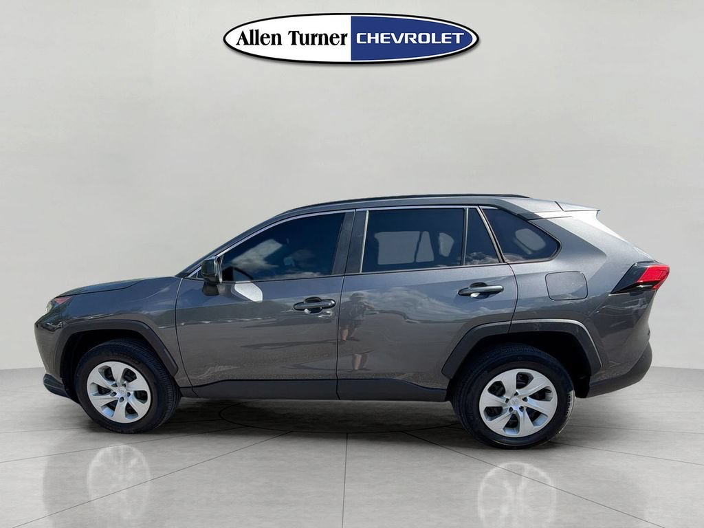 Used 2021  Toyota LE image 6