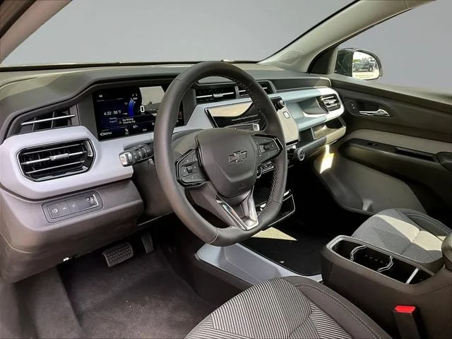 New 2027 Mosaic Black Metallic Chevrolet LT image 7