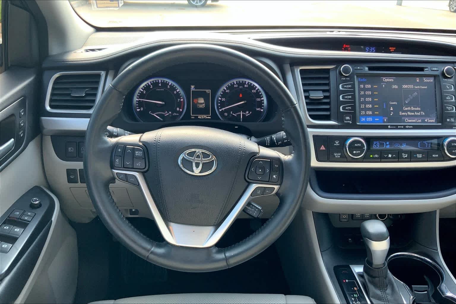 Used 2017 Blizzard Pearl Toyota Limited image 6