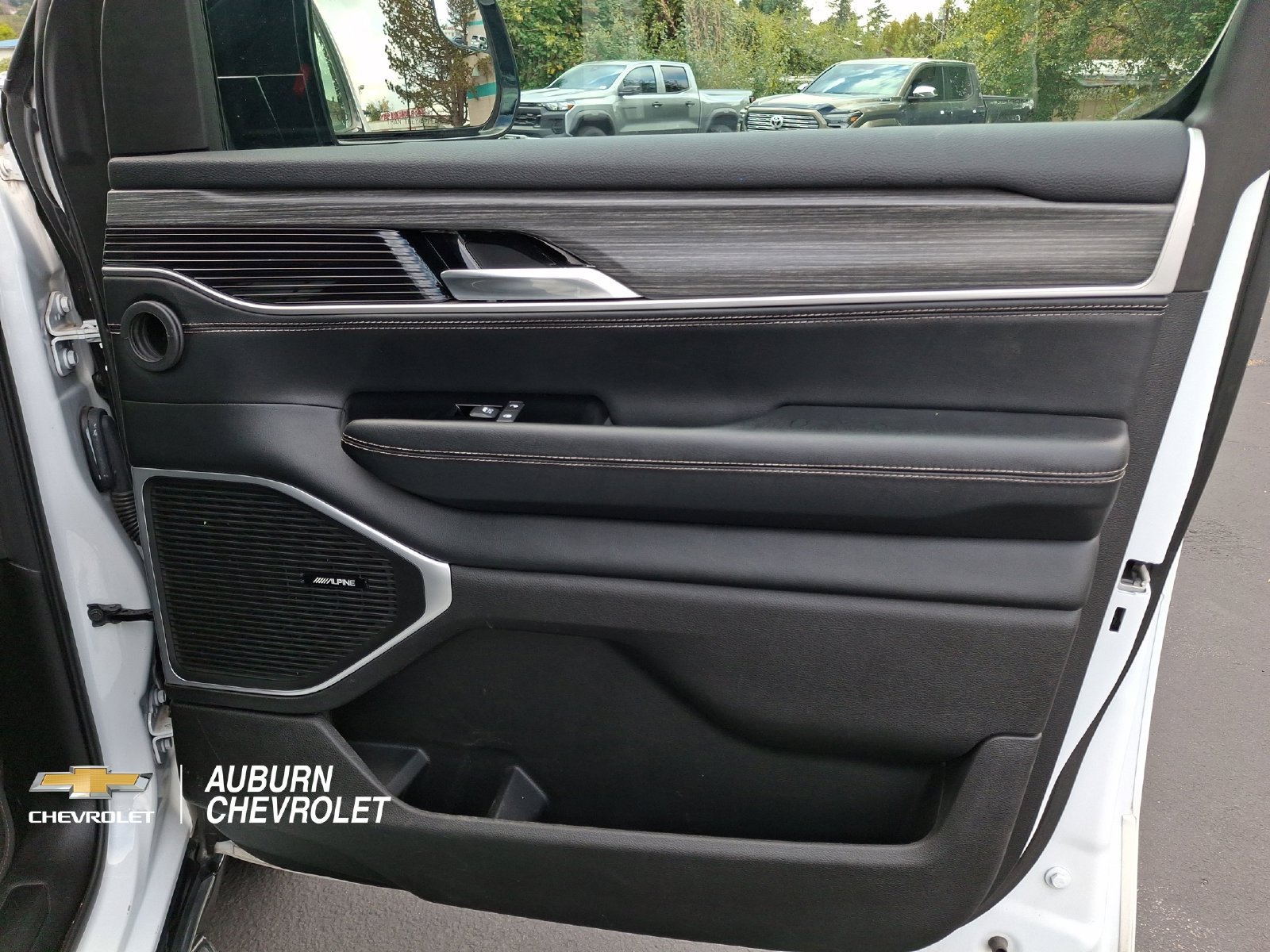 2024 Jeep Wagoneer L Series III - Photo 21