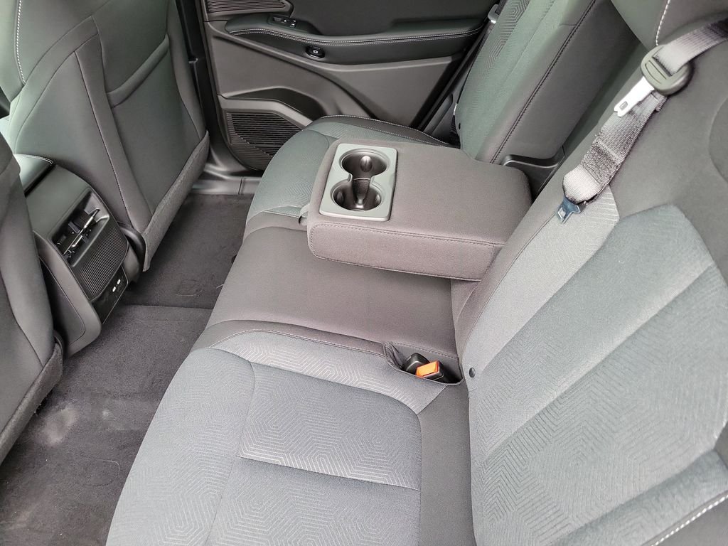 New 2026 Diamond Black Crystal Pearlcoat Jeep Laredo image 10