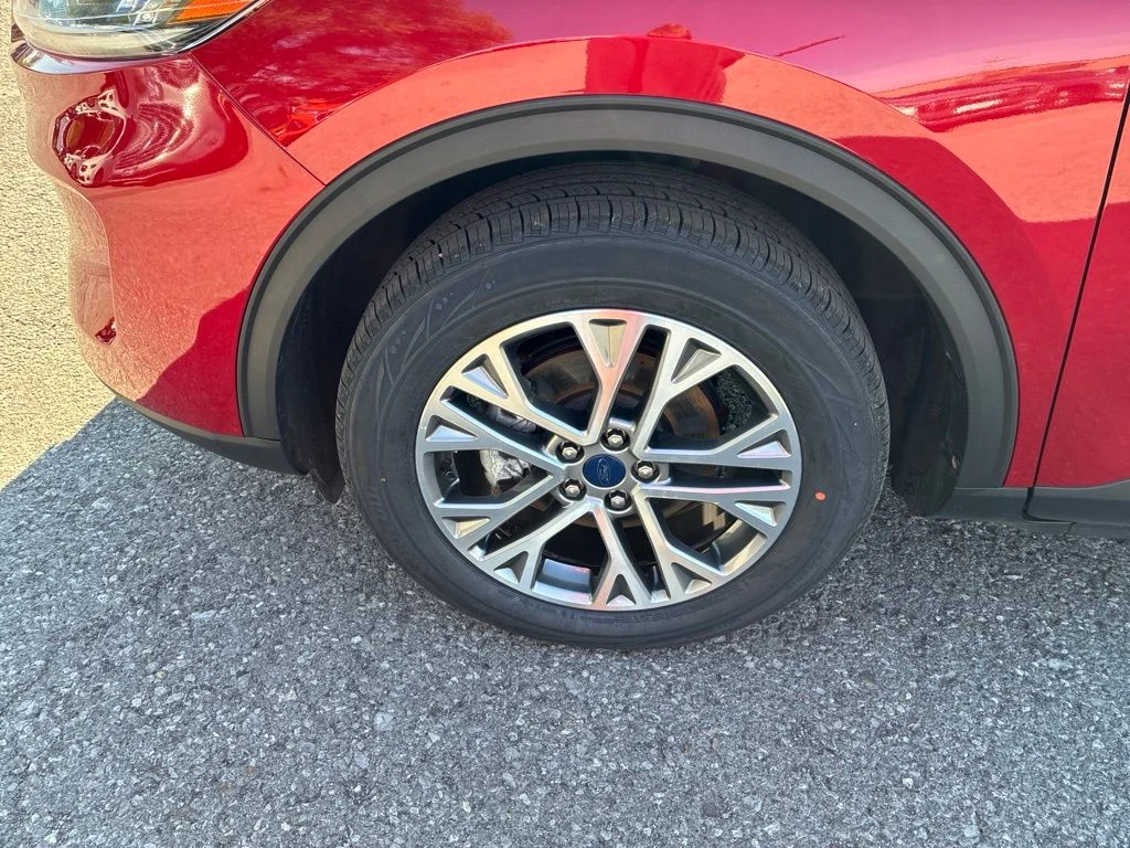 Used 2022 Red Ford SEL image 40