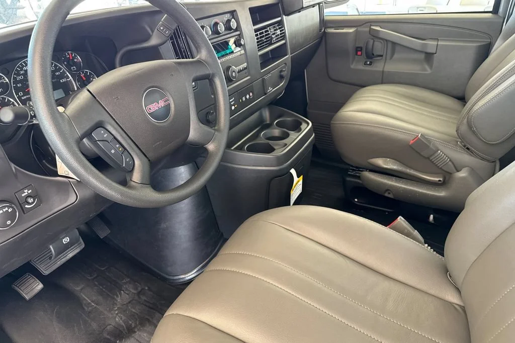 2025 GMC Savana Cargo Work Van - Photo 7