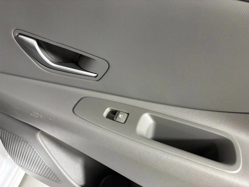 Used 2024 White Hyundai SEL image 16