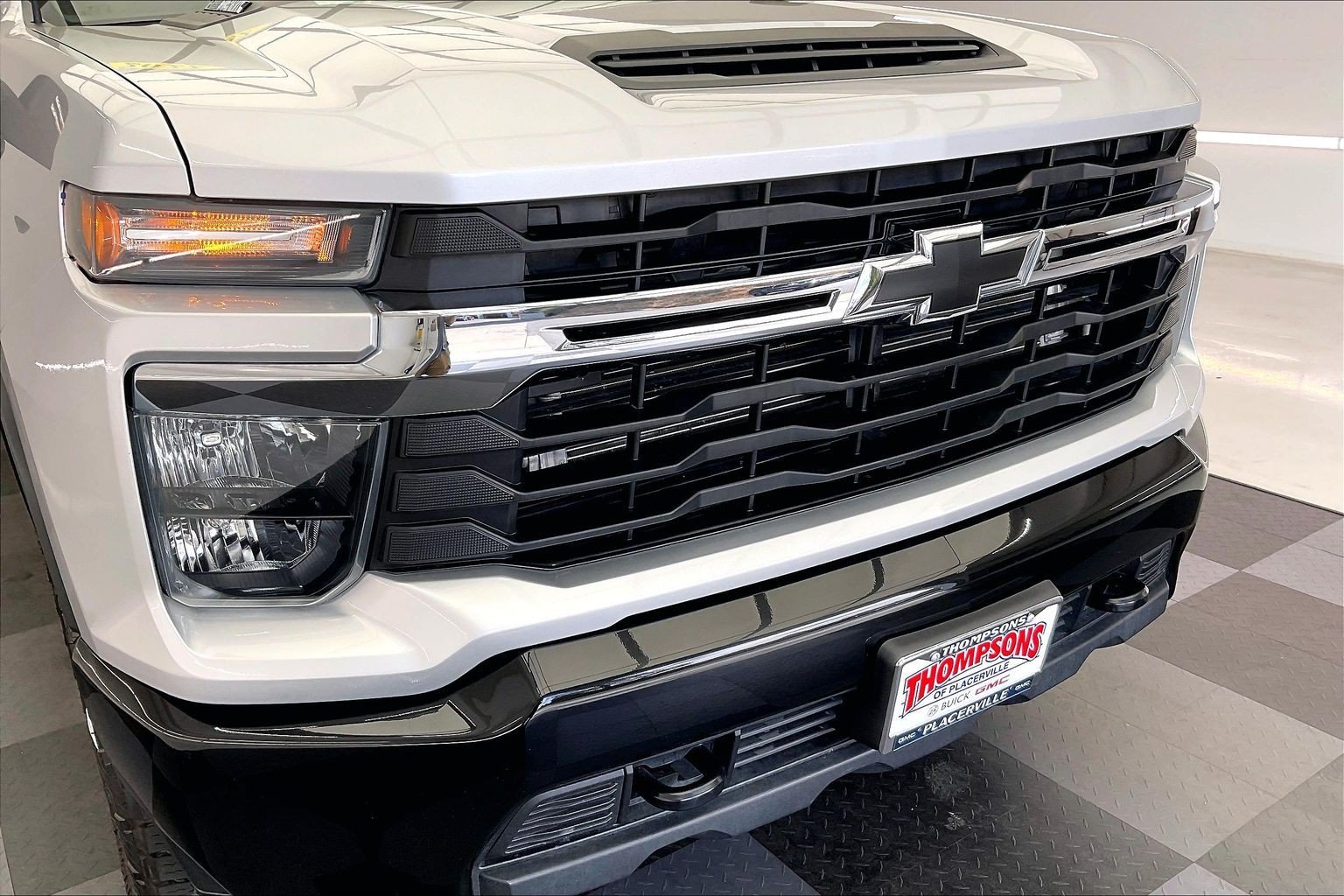 Used 2022 SILVER ICE METALLIC Chevrolet Custom image 30