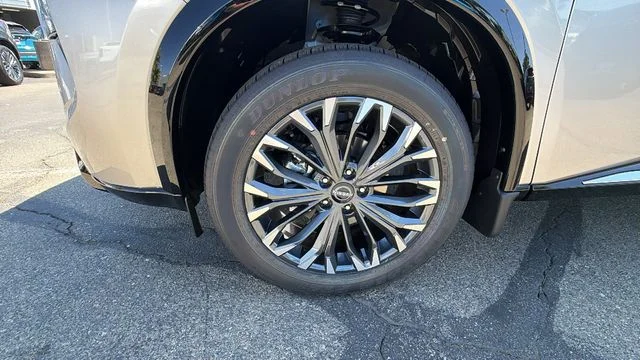 New 2026 Champagne Silver Metallic / Super Black Two-tone Nissan Platinum image 10