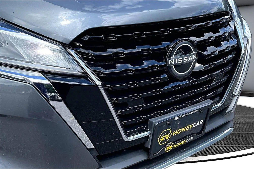 Used 2022 Gray Nissan SV image 33